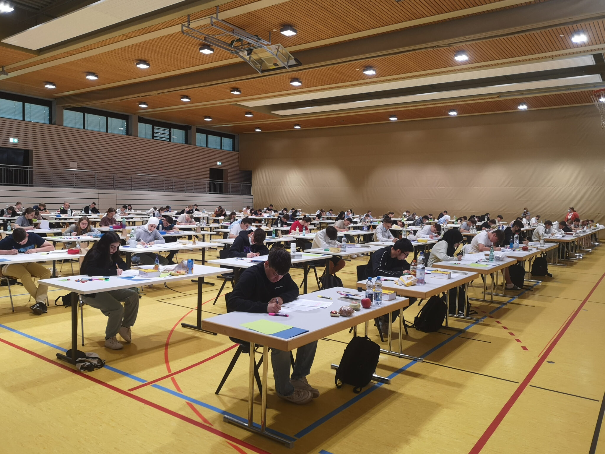  Abschlussprüfungen 2024 – Matern-Feuerbacher-Realschule Illustration 