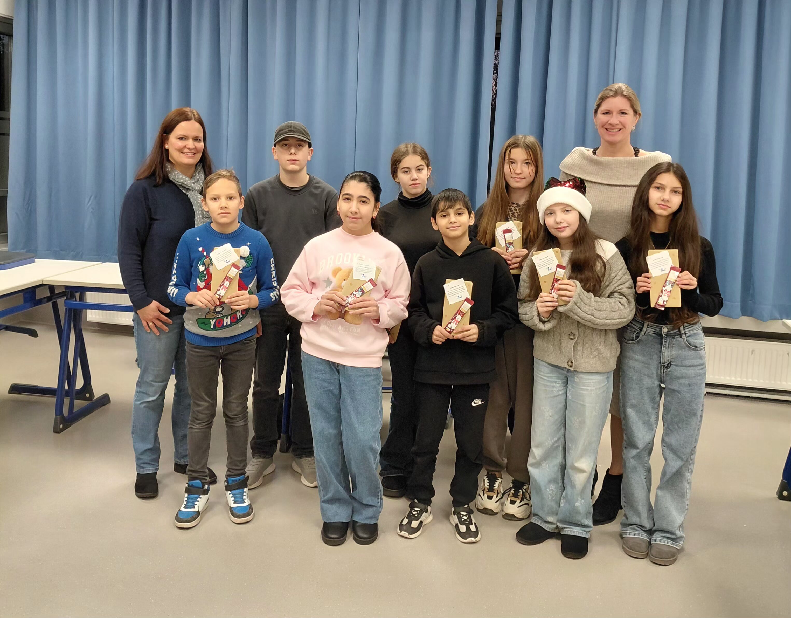 Weihnachtsgeschenke an VKL Kinder vom Förderverein