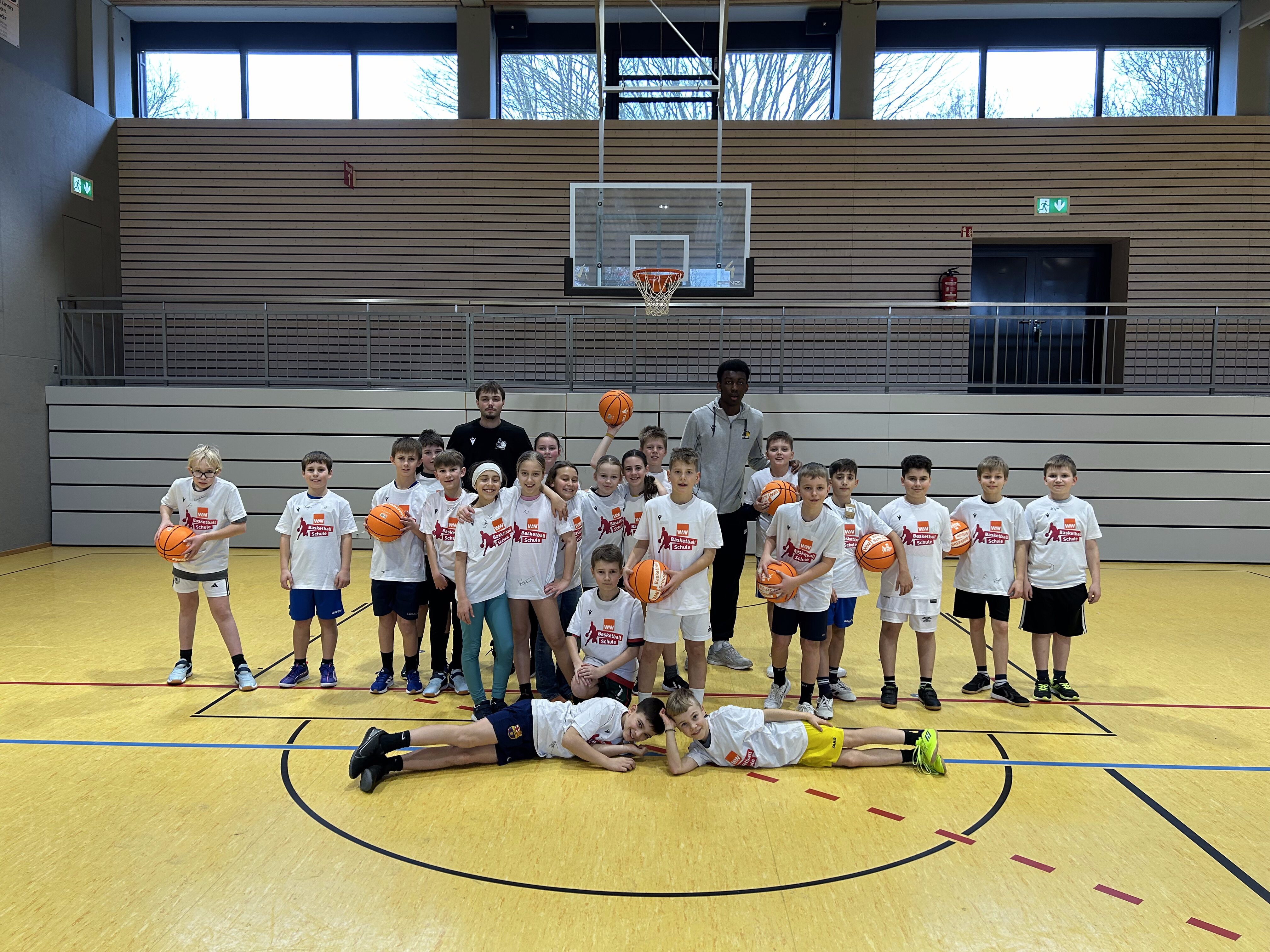 Basketball-Training mit den MHP Riesen Ludwigsburg an unserer Schule