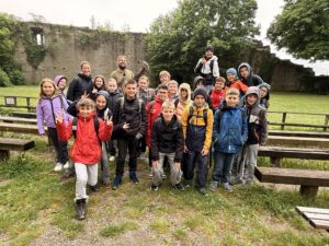 Greifvögel hautnah erlebt – Die 5a auf der Burg Hohenbeilstein